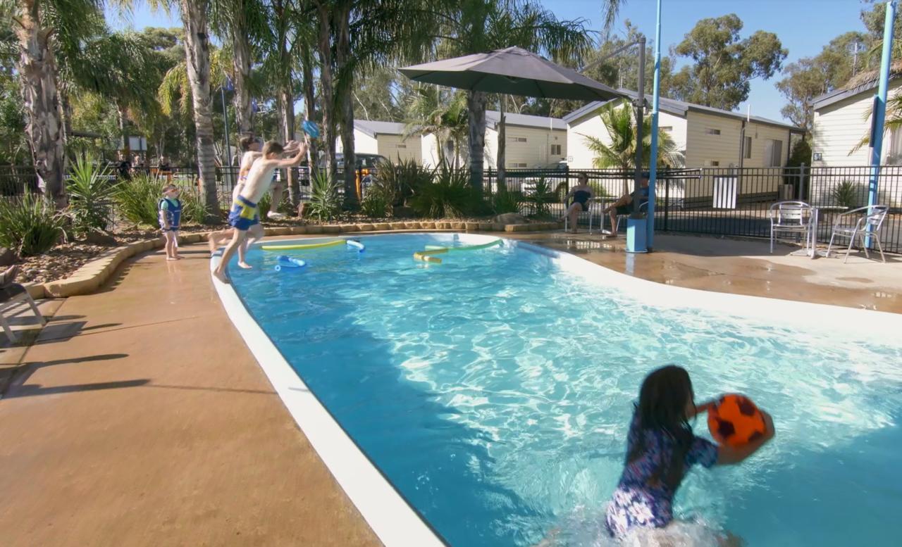 Big4 Moama Holiday Park Buitenkant foto